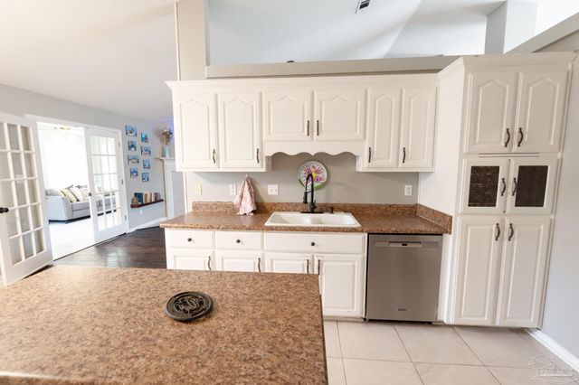 5565 Whispering Woods Dr, Pace, FL 32571