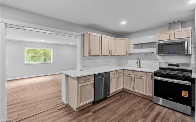 5005 Farmoor Circle, Winston-salem, NC 27105