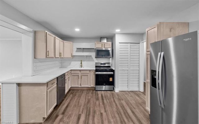 5005 Farmoor Circle, Winston-salem, NC 27105