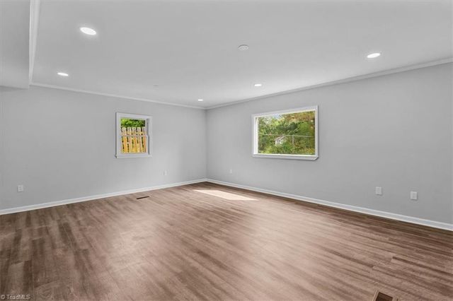 5005 Farmoor Circle, Winston-salem, NC 27105