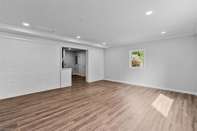 5005 Farmoor Circle, Winston-salem, NC 27105
