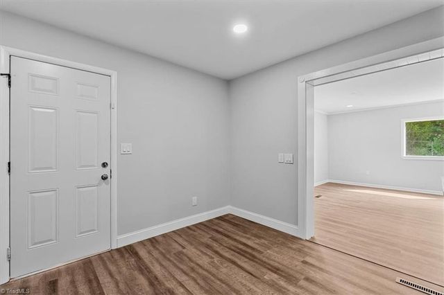 5005 Farmoor Circle, Winston-salem, NC 27105