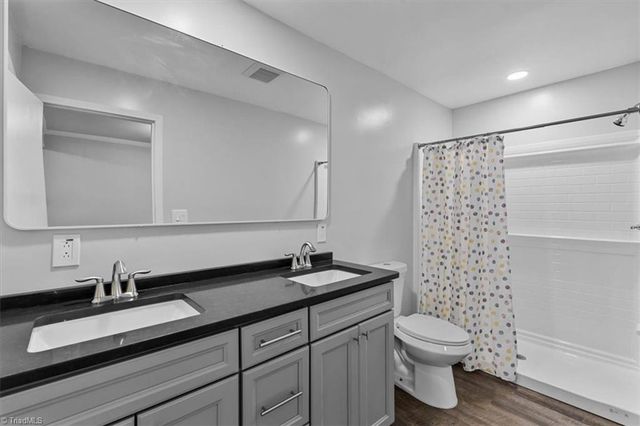 5005 Farmoor Circle, Winston-salem, NC 27105
