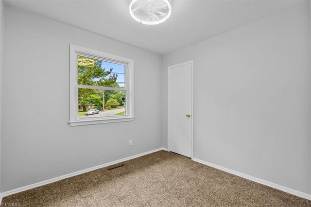 5005 Farmoor Circle, Winston-salem, NC 27105