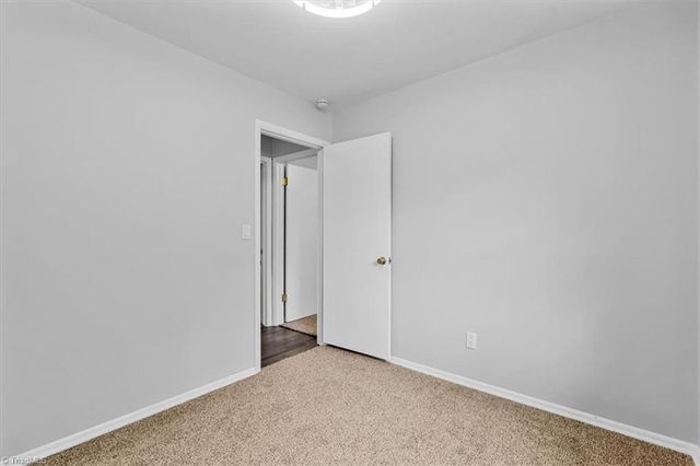 5005 Farmoor Circle, Winston-salem, NC 27105