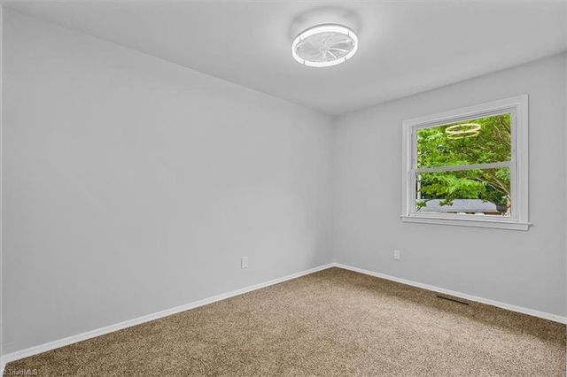 5005 Farmoor Circle, Winston-salem, NC 27105