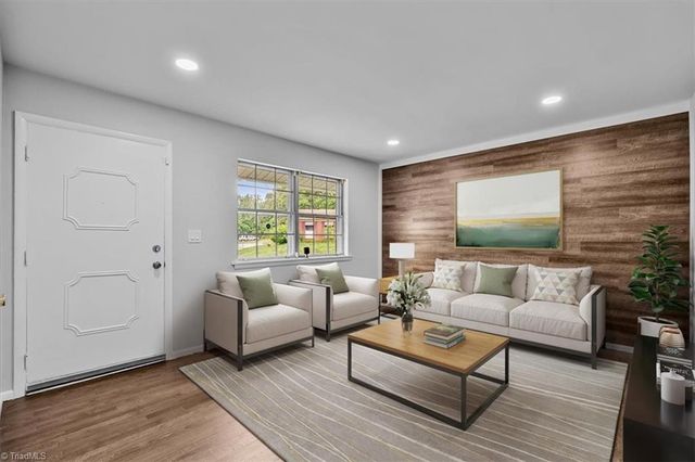 5005 Farmoor Circle, Winston-salem, NC 27105