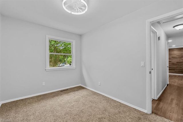 5005 Farmoor Circle, Winston-salem, NC 27105