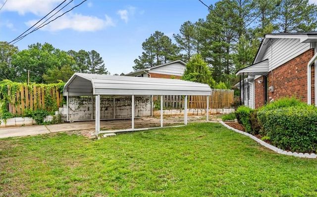 5005 Farmoor Circle, Winston-salem, NC 27105