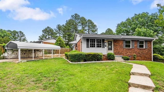 5005 Farmoor Circle, Winston-salem, NC 27105