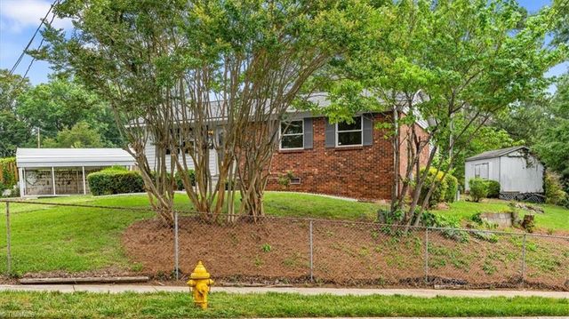5005 Farmoor Circle, Winston-salem, NC 27105