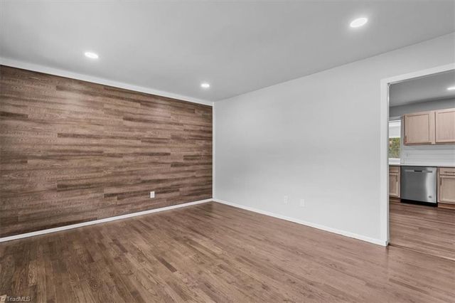 5005 Farmoor Circle, Winston-salem, NC 27105
