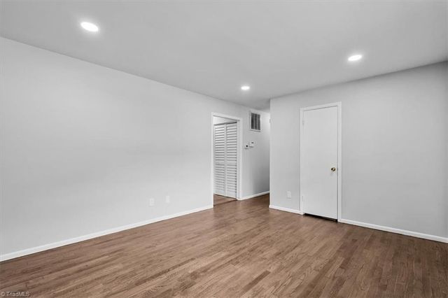 5005 Farmoor Circle, Winston-salem, NC 27105