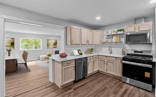 5005 Farmoor Circle, Winston-salem, NC 27105