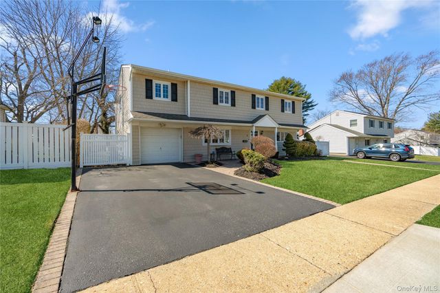 5 Martin Lane, Old Bethpage, NY 11804
