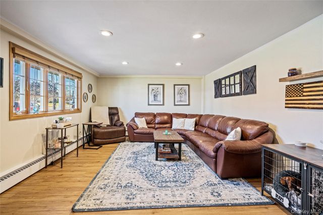 5 Martin Lane, Old Bethpage, NY 11804