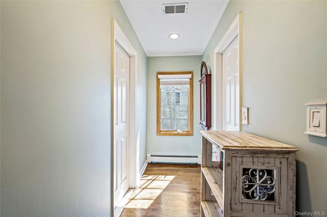 5 Martin Lane, Old Bethpage, NY 11804