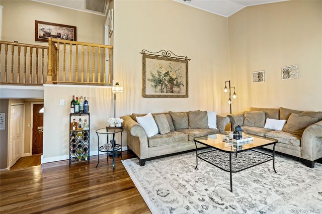 5 Martin Lane, Old Bethpage, NY 11804