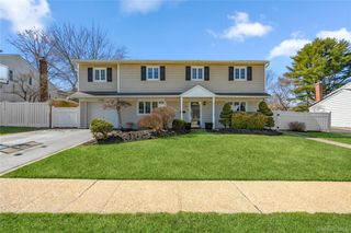 5 Martin Lane, Old Bethpage, NY 11804