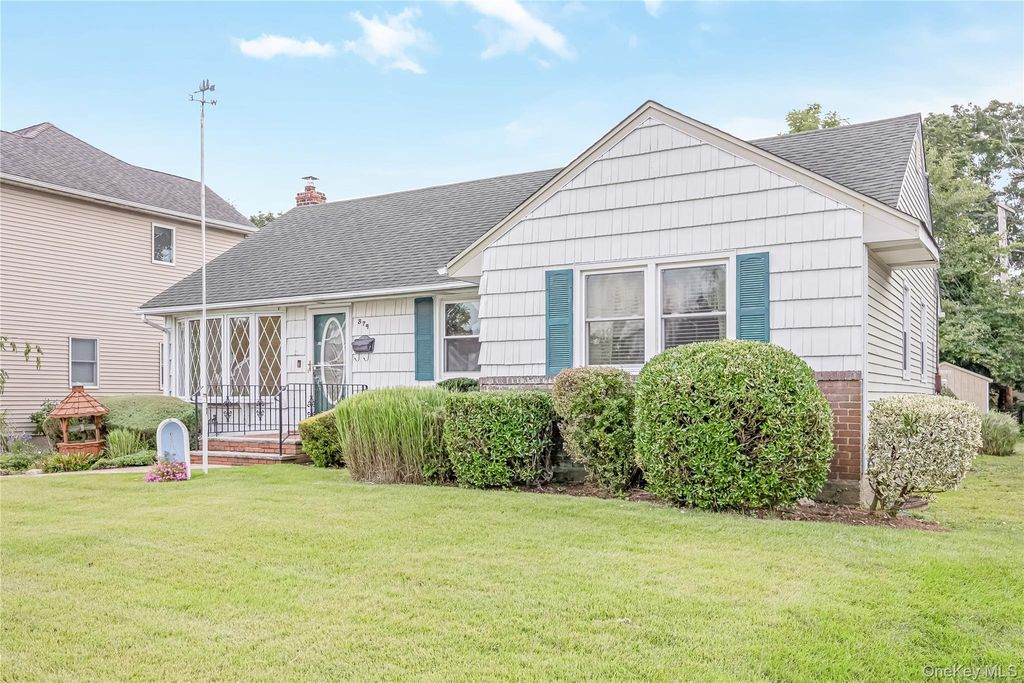 874 Alan Drive, Wantagh, NY 11793 — photo 2