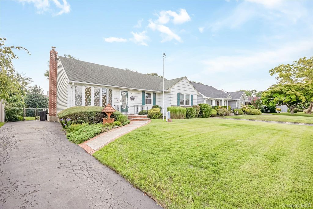 874 Alan Drive, Wantagh, NY 11793 — photo 3