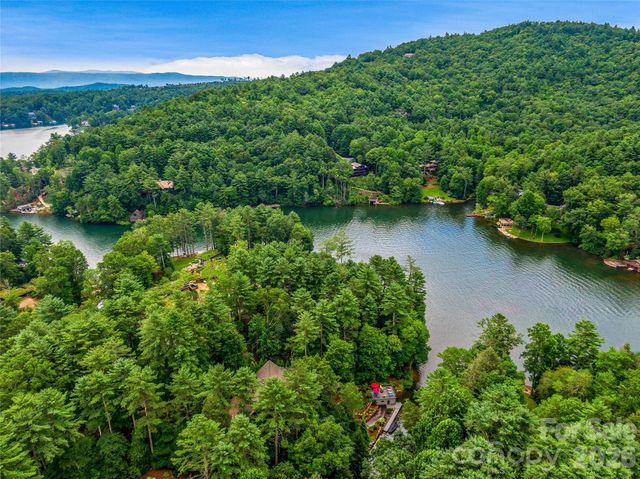 64 Bee Tree Way, Lake Toxaway, NC 28747