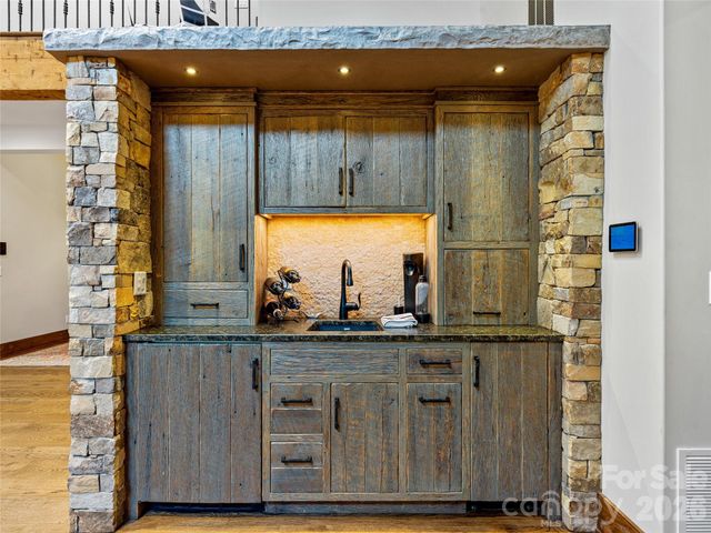 64 Bee Tree Way, Lake Toxaway, NC 28747