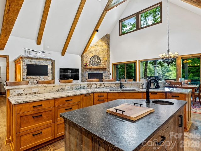 64 Bee Tree Way, Lake Toxaway, NC 28747