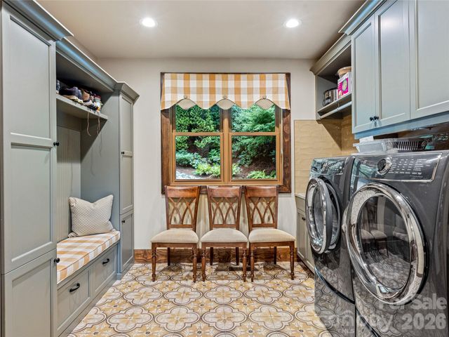 64 Bee Tree Way, Lake Toxaway, NC 28747