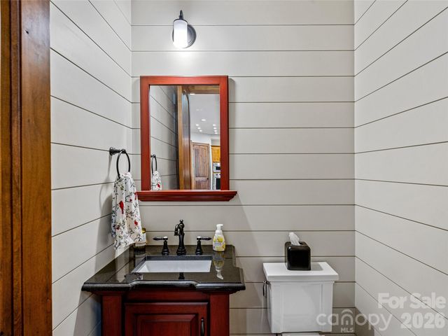 64 Bee Tree Way, Lake Toxaway, NC 28747