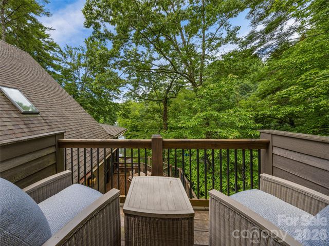 64 Bee Tree Way, Lake Toxaway, NC 28747