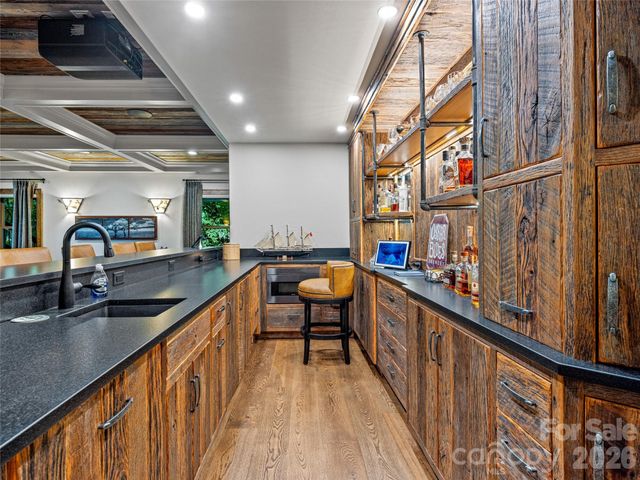 64 Bee Tree Way, Lake Toxaway, NC 28747