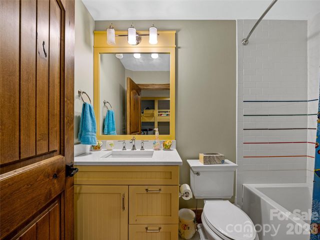 64 Bee Tree Way, Lake Toxaway, NC 28747