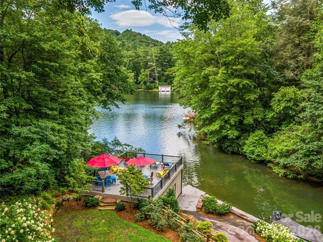 64 Bee Tree Way, Lake Toxaway, NC 28747