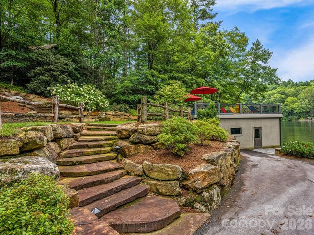 64 Bee Tree Way, Lake Toxaway, NC 28747