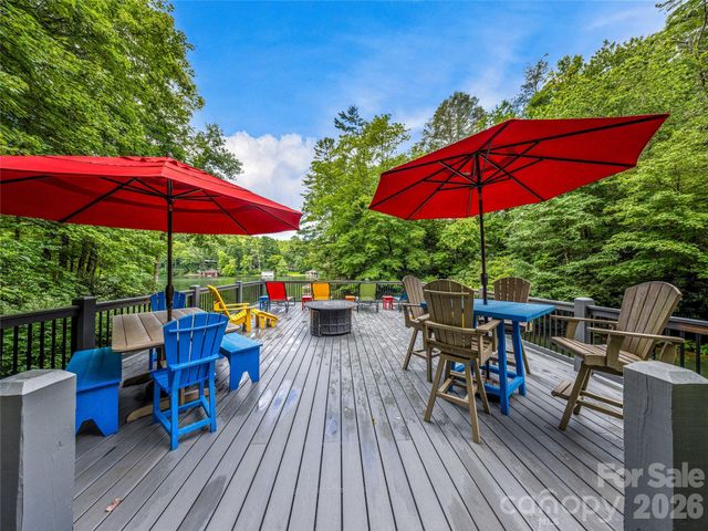 64 Bee Tree Way, Lake Toxaway, NC 28747