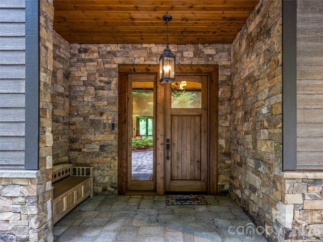 64 Bee Tree Way, Lake Toxaway, NC 28747