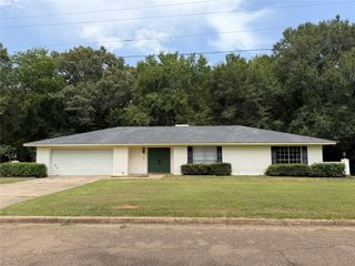 105 Kent Drive, Pittsburg, TX 75686