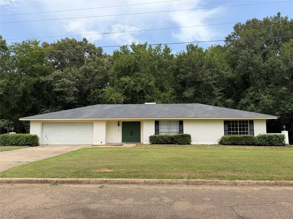 105 Kent Drive, Pittsburg, TX 75686