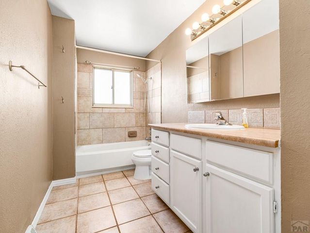 27313 Habana Rd, Pueblo, CO 81006