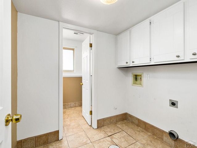 27313 Habana Rd, Pueblo, CO 81006