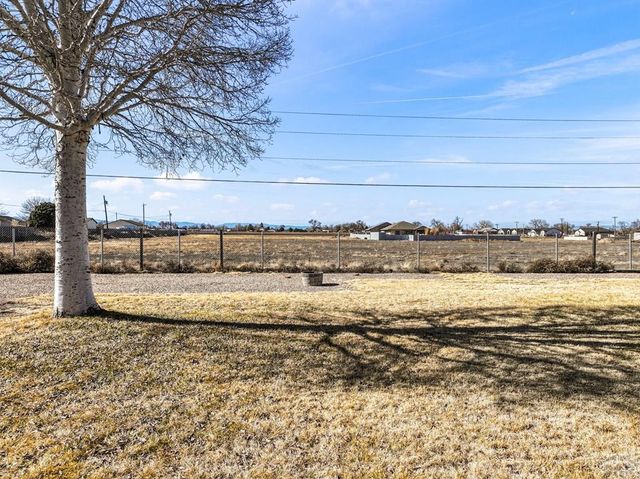 27313 Habana Rd, Pueblo, CO 81006