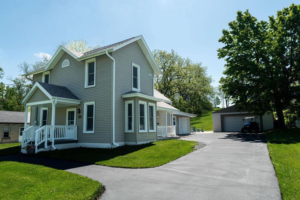 430 Prospect AVENUE, Pewaukee, WI 53072