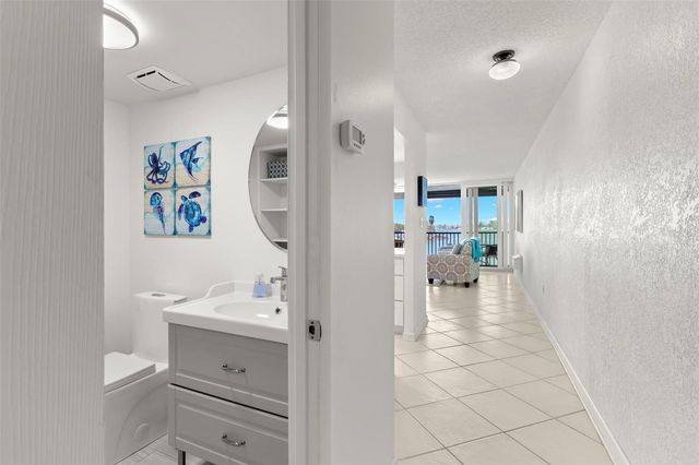 1848 SHORE DRIVE S 402, South Pasadena, FL 33707