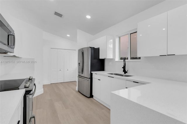 16333 SW 68th Ter, Miami, FL 33193