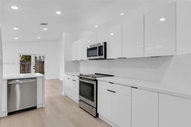 16333 SW 68th Ter, Miami, FL 33193