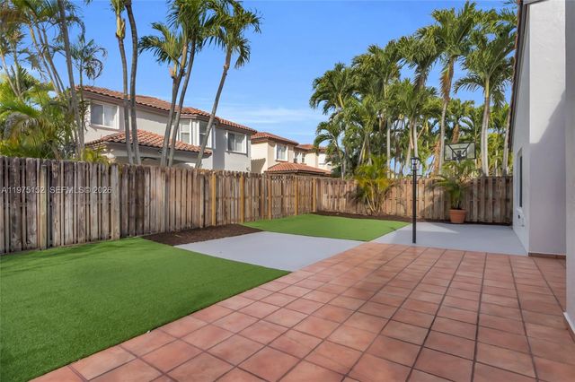 16333 SW 68th Ter, Miami, FL 33193