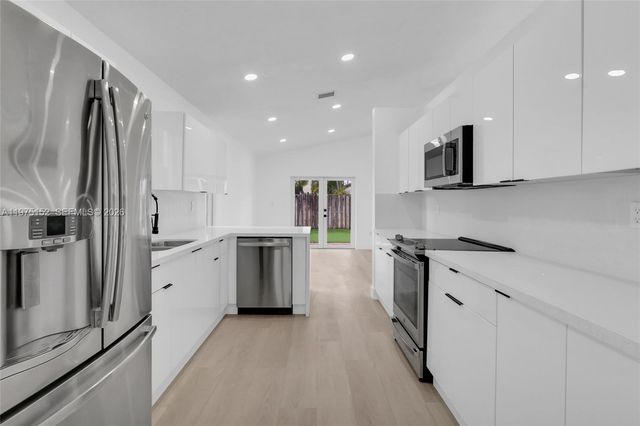 16333 SW 68th Ter, Miami, FL 33193