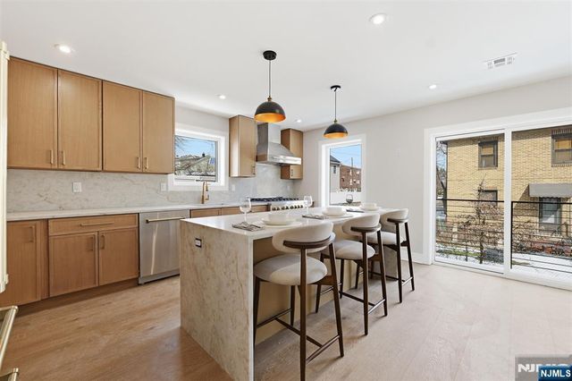 138-140A Weigands Lane, Secaucus, NJ 07094