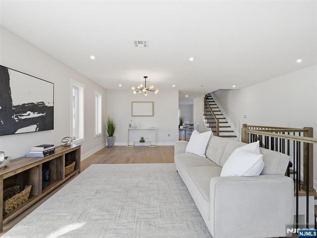 138-140A Weigands Lane, Secaucus, NJ 07094